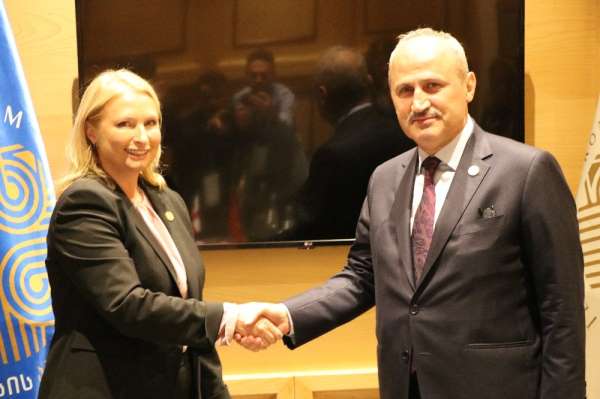 Ulaştırma ve Altyapı Bakanı Turhan Gürcistan Ekonomi Bakanı Turvana ile görüştü 