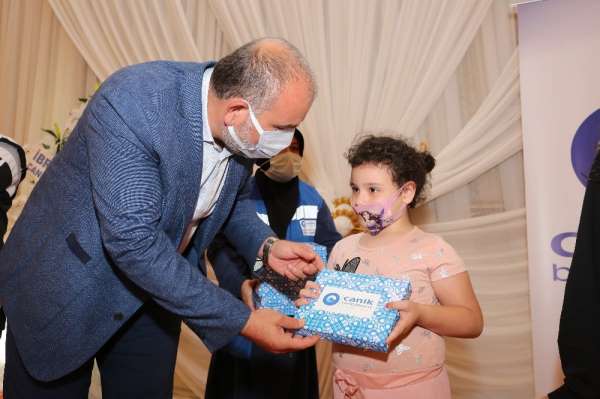 Canik'te tablet dağıtımına başlandı