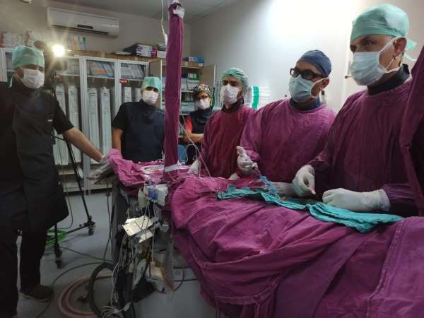 Doktorlar canlı yayında kalp operasyonu yaptı