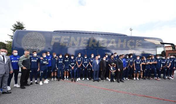 Fenerbahçeli taraftarların seçtiği takım otobüsünde 4 Nisan vurgusu 