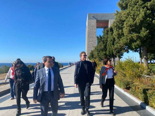 AB Türkiye Delegasyonu Başkanı Büyükelçi Meyer-Landrut, Çanakkale Şehitler Abidesi'ni ziyaret etti