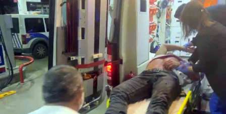Antalya'da 4 kişinin saldırısında bıçakla yaralanan genç benzinliğe sığındı