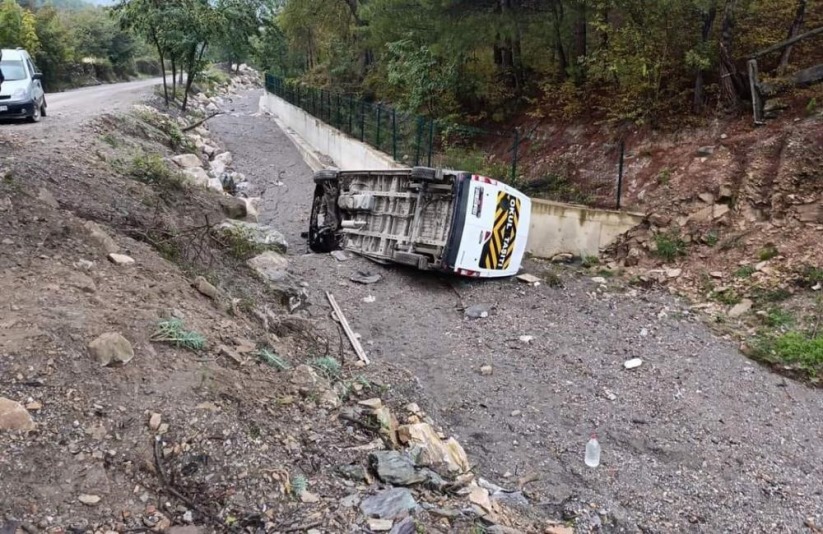 Samsun'da öğrenci servisi devrildi: 9 yaralı