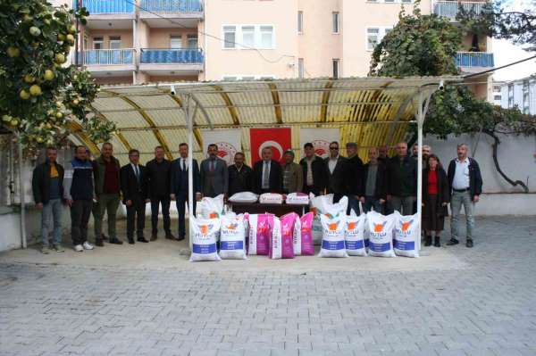 Bozüyük'te çiftçilere yem bitkisi tohumu dağıtıldı