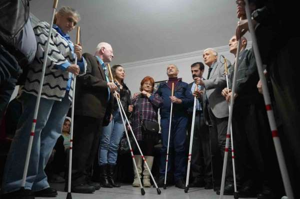 Samsun'da görme engellilere beyaz baston desteği