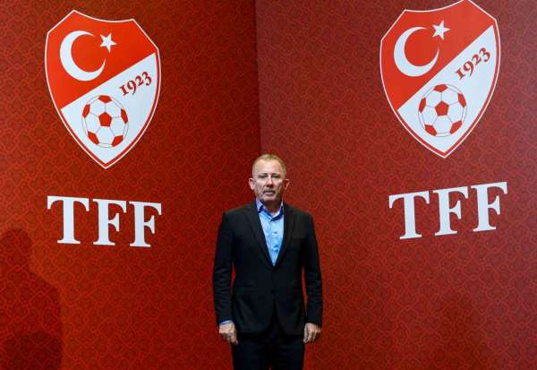 A Milli Futbol Takımı Teknik Direktörü Sergen Yalçın: 'Halkımızın milli takımın peşinde tekrar koşmasını sağla