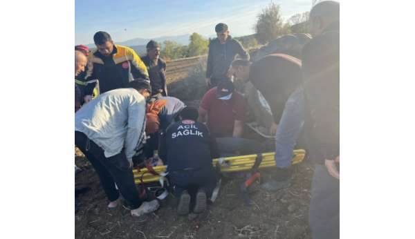 Kastamonu'da devrilen traktörün altında kalan sürücü yaralandı