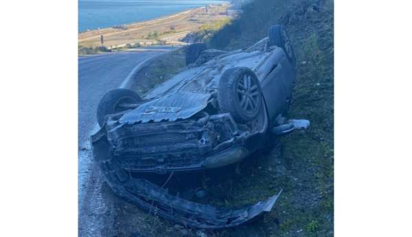 Sinop'ta otomobil takla attı: 2 yaralı