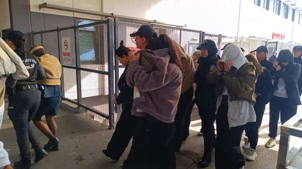 Yasa dışı üreme ticareti operasyonunda gözaltına alınan 44 şüpheli sağlık kontrolünden geçirildi