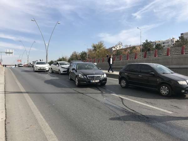 8 aracın karıştığı zincirleme kazada şans eseri yaralanan olmadı