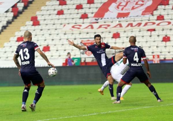 Süper Lig: Fraport TAV Antalyaspor: 0 - Aytemiz Alanyaspor: 0 (İlk yarı)