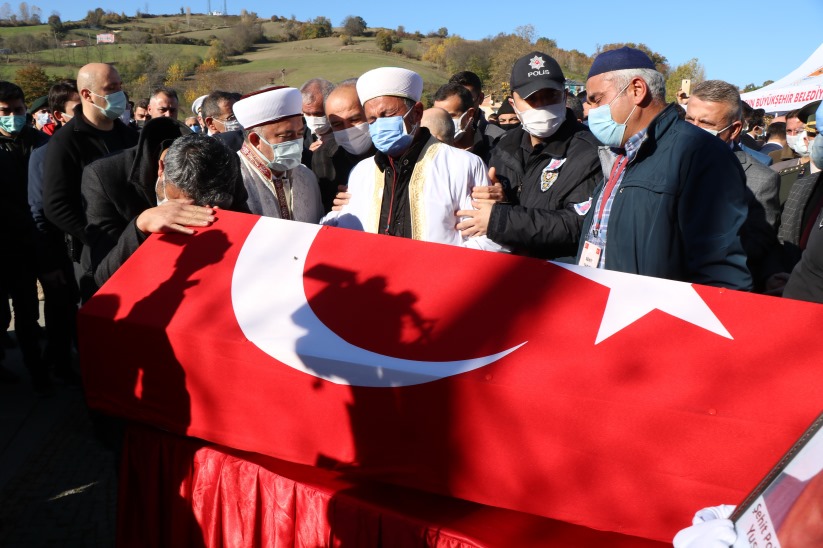 Şamsunlu şehit polisin cenaze namazını babası kıldırdı! Yürek burkan anlar