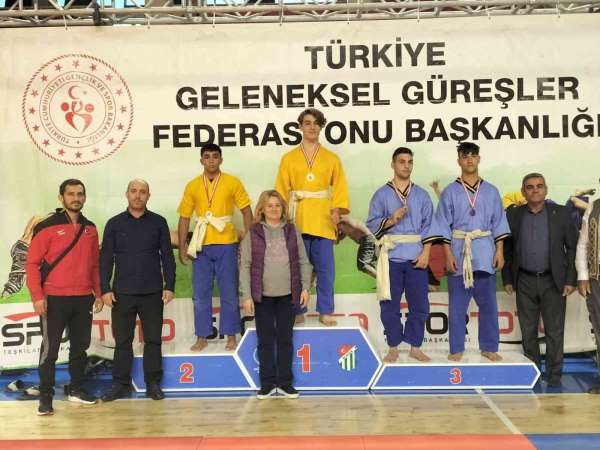Kuşak Güreşi Ümit Kadınlar ve Erkekler Türkiye Şampiyonası'nda Bilecikli sporculardan büyük başarı - Bilecik haber