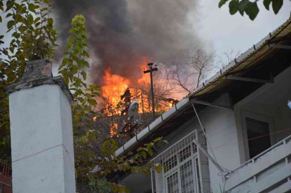 Tokat'ta iki katlı ahşap evde yangın paniği - Tokat haber