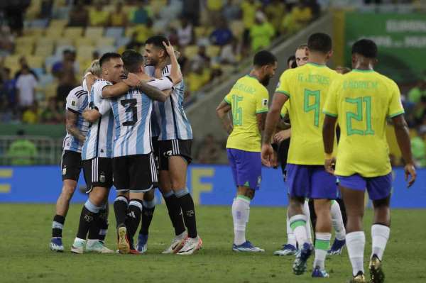 Olaylı maçta Arjantin, Brezilya'yı deplasmanda 1-0 yendi