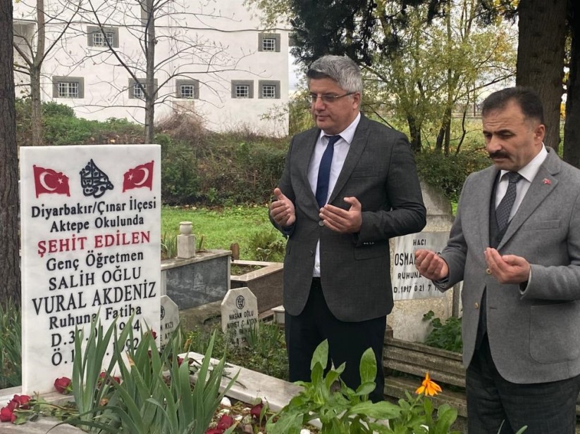 Şehit Öğretmen Vural Akdeniz, Samsun'daki kabri başında anıldı