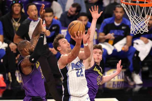 Orlando Magic son saniyelerde kazandı, Lakers'ın serisi bitti