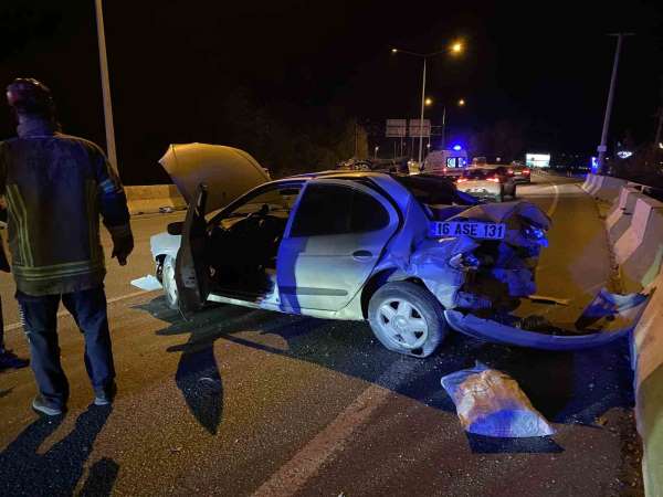 Bursa'da feci kaza: Bariyere çarpıp takla attı, 2 yaralı