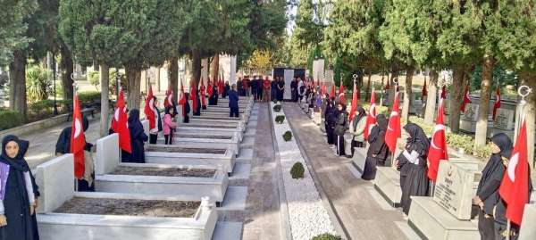 Denizli'de şehit öğretmenler dualarla yanıldı