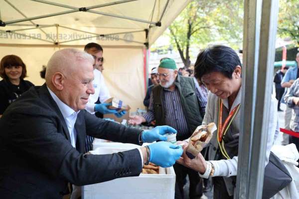 Dünya Cantık Günü'nde ücretsiz ikram edildi, yabancı turistler lezzetine hayran kaldı