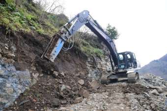 Altınordu Belediyesi, kırsaldaki yol yapım çalışmalarını sürdürüyor