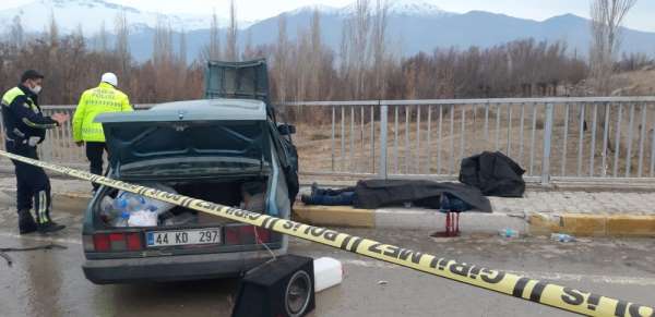 Erzincan'da trafik kazası: 1 ölü, 2 yaralı 
