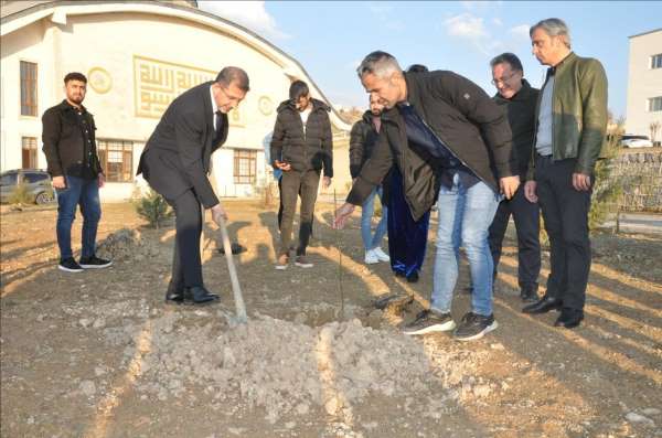 Şırnak Üniversitesi'nde fidanlar toprakla buluşuyor