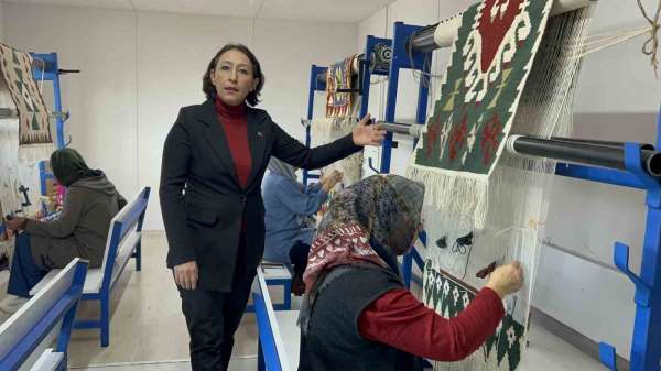 Depremzede kadınlar ilmik ilmik işledikleri Türk motifli halı ve kilimleri Japonya'ya satılıyor