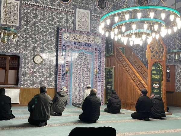 Bayburt'ta üniversite öğrencileri camilerde imamlık ve müezzinlik yaptı