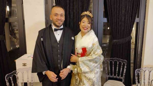 Japon gelin ve Türk damat konuklarını kimanoyla karşıladı
