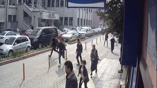 Adliye önünde silahla yaralamaya 2 tutuklama 