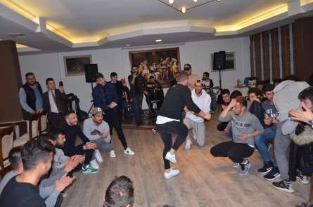 Taraftardan teknik ekip ve futbolculara yemek 