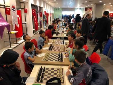 Satranç turnuvasında 985 sporcu yarıştı 