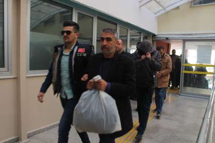 Kocaeli'deki terör operasyonunda gözaltına alınan 14 kişi adliyeye sevk edildi 