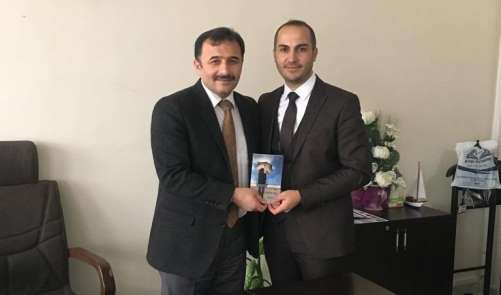 Okul müdürü kitap çıkarttı