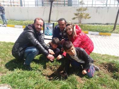 Vanlı üniversiteli gençlerden hatıra ormanı