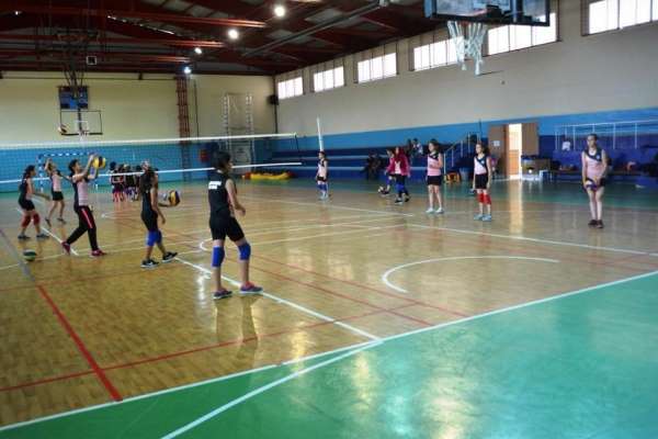 Yunusemre'de yaz voleybol kursu başlıyor 