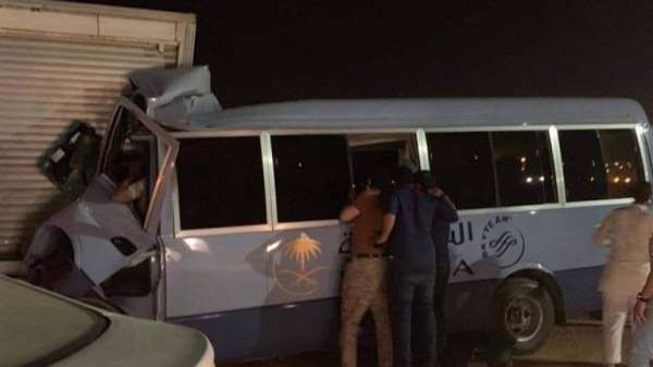Suudi Arabistan'da hostesleri taşıyan minibüs kaza yaptı: 1 ölü, 11 yaralı 
