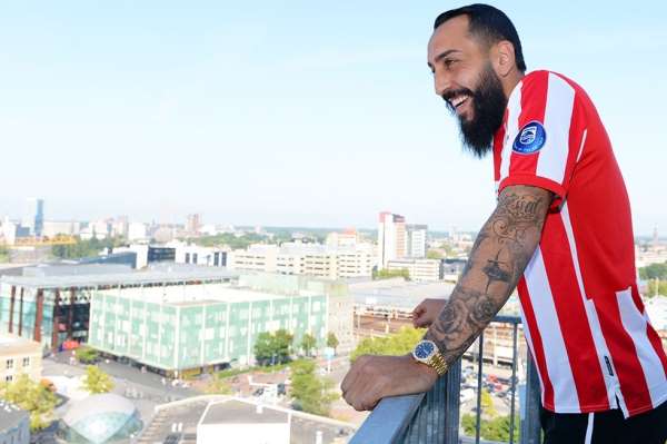 Kostas Mitroglou, yeni takımı PSV'nin formasını giydi 