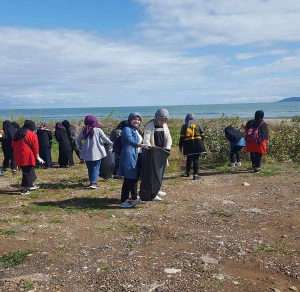 Çevreci gençlerden örnek davranış