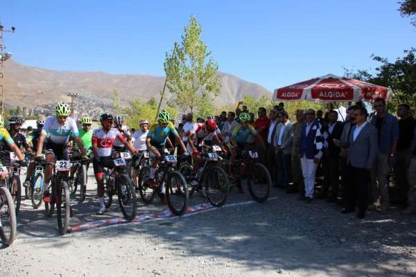 Hakkari'de 'Uluslar arası Dağ Bisikleti Yarışması' düzenlendi 