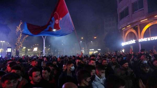 Trabzonsporlu taraftarlar sokağa döküldü - Trabzon haber