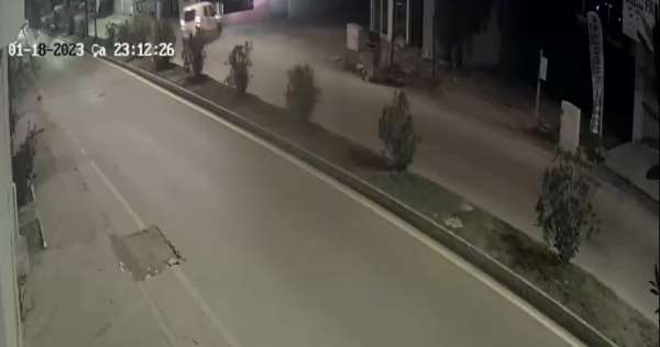 Aydın'da iş yerine dalan araç kazasının güvenlik kamera görüntüleri ortaya çıktı