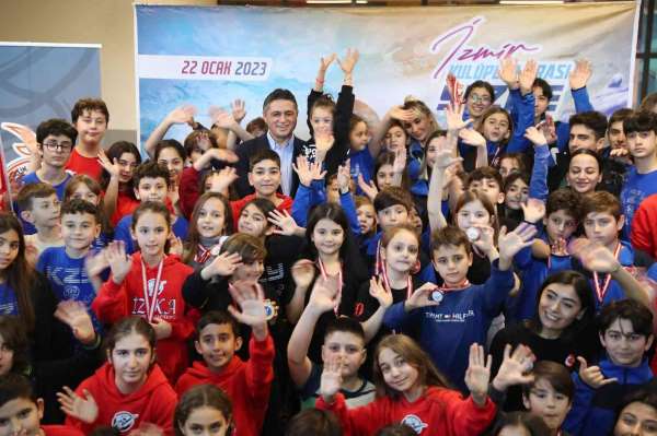 İzmir'in minik yüzücüleri Aliağa'da yarıştı - İzmir haber