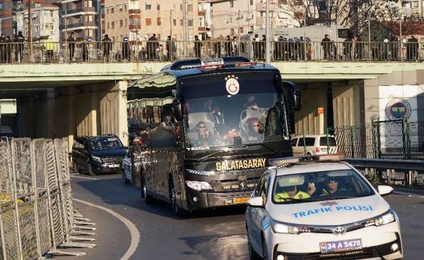 Fenerbahçe, derbi için yola çıktı 