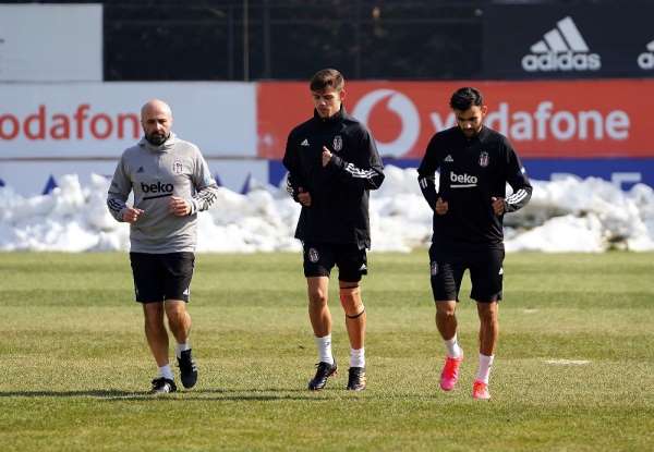 Beşiktaş'ta Ghezzal ve Montero sahaya indi