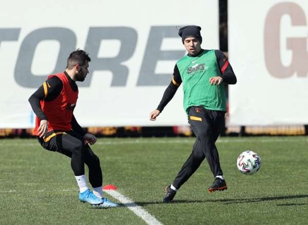 Galatasaray'da Feghouli takımla birlikte çalıştı