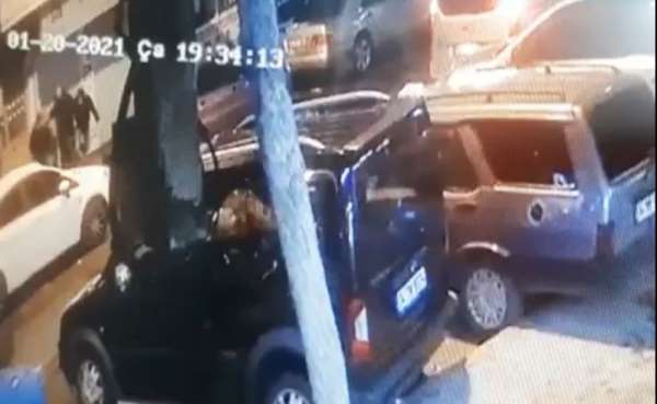 (Özel) İstanbul'un göbeğinde silahlı saldırı: Yaralı genç can havliyle böyle kaçtı