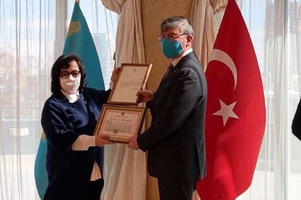 PAÜ'lü akademisyen Kazakistan devlet ödülünün sahibi oldu 
