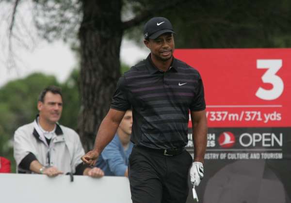Trafik kazası geçiren Tiger Woods hastaneye kaldırıldı